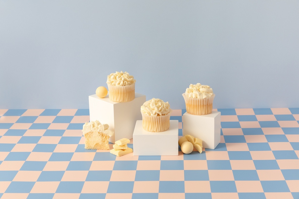 Preistley's White Chocolate Cupcakes x 8