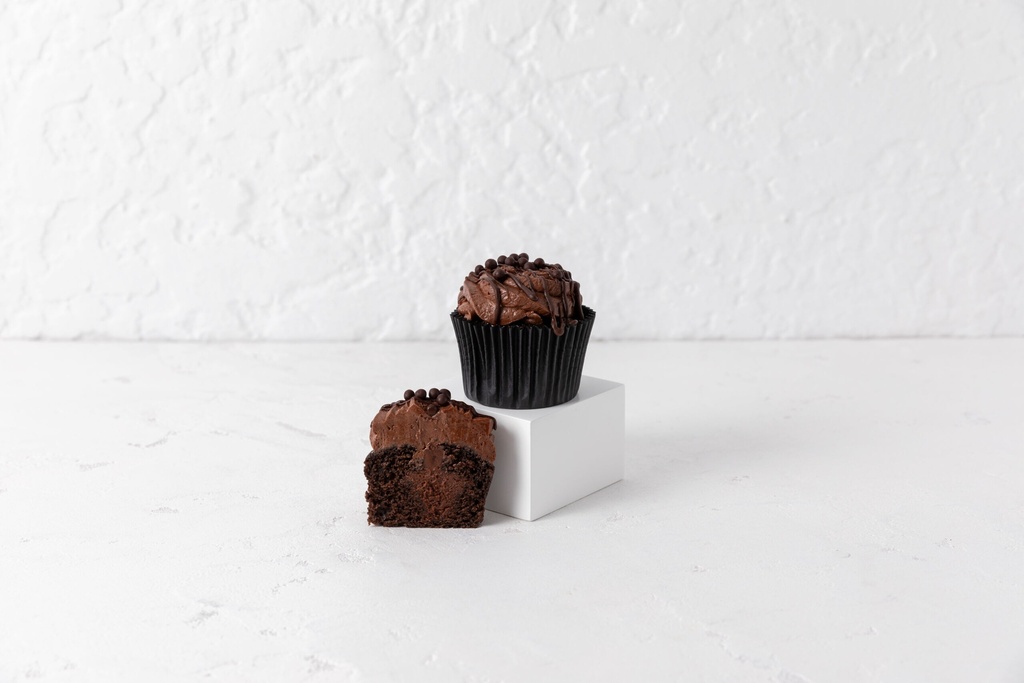 Preistley's Chocolate Cupcakes x 8