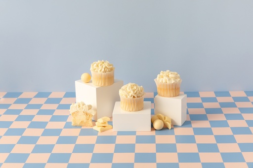 [PRIESTLEYS788-UC6] Preistley's White Chocolate Cupcakes x 8